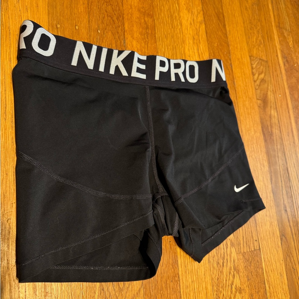Nike Black Athletic Shorts Moisture-Wicking Design